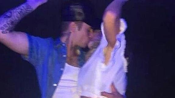 Justin Bieber besa a Hailey Baldwin.