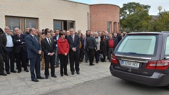 Pedro Antonio Sánchez, Francisco Jódar, Rosa Peñalver y Rafael González Tovar, en el funeral de Miguel Navarro. 