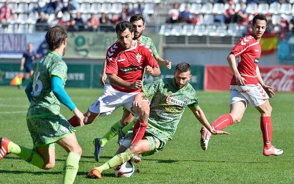 Un momento del partido disputado este domingo en la Nueva Condomina.