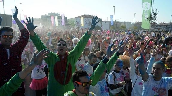 Participantes de la pasada edición de la Holi Run. 