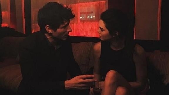 La entretenida e interesante conversación entre Andrés Velencoso y Kendall Jenner. 