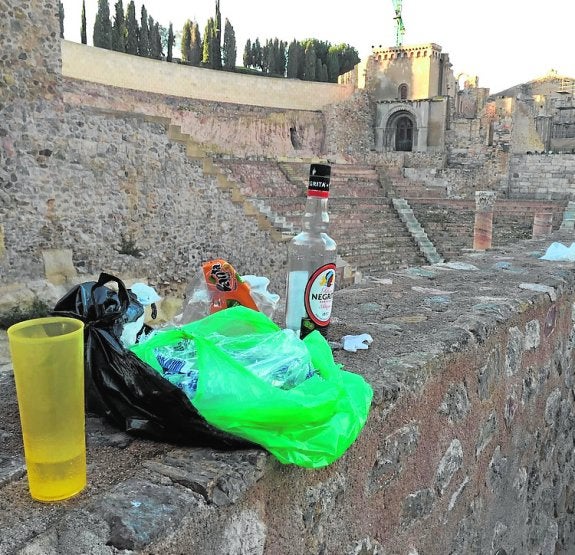 Restos de botelleo, junto al Teatro Romano.