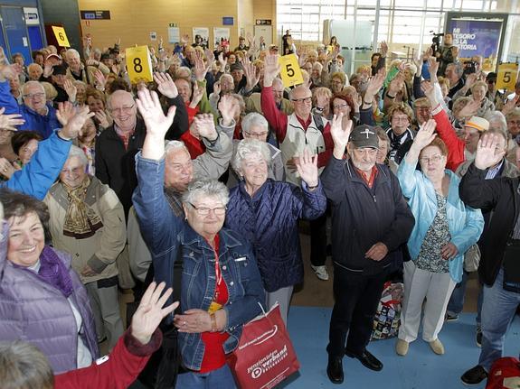 Turistas austríacos, a su llegada a aeropuerto de San Javier, el año pasado.