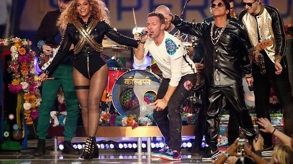 Beyoncé, Chris Martin y Bruno Mars en la Superbowl.