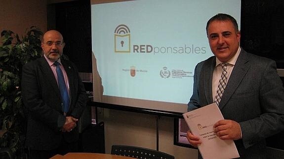 Francisco Abril y Celestino Avilés en la reunión mantenida este jueves sobre 'Redponsables'. 