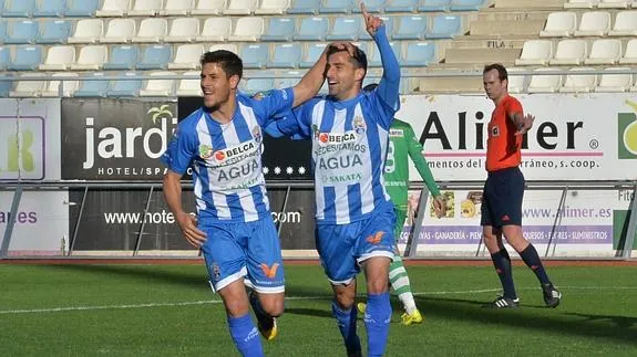 Los jugadores del Lorca festejan un tanto. 