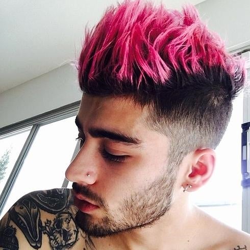 Zayn Malik se tinta el pelo rosa para San Valentín