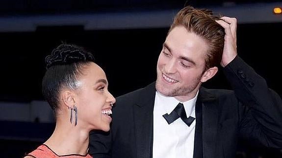 Robert Pattinson y FKA Twigs 