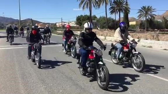 Algunos de los participantes, durante la ruta.