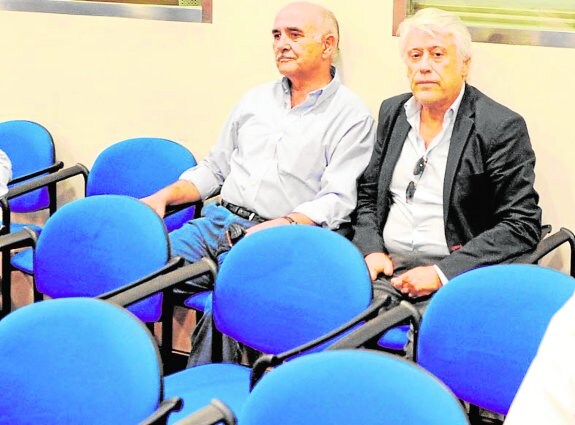 Garre, sentado en la última fila en la junta directiva del PP de julio pasado. Le hizo compañía Juan Guillamón, que no está en la operación.