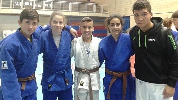 Los campeones del Nebrija en las categorías infantil y cadete. 