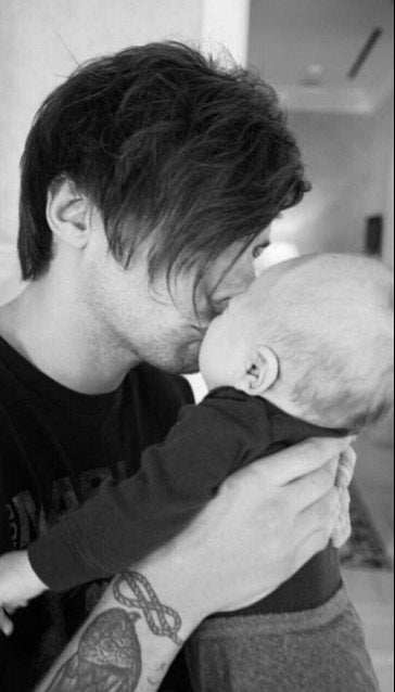 Louis Tomlinson con su hijo Freddie