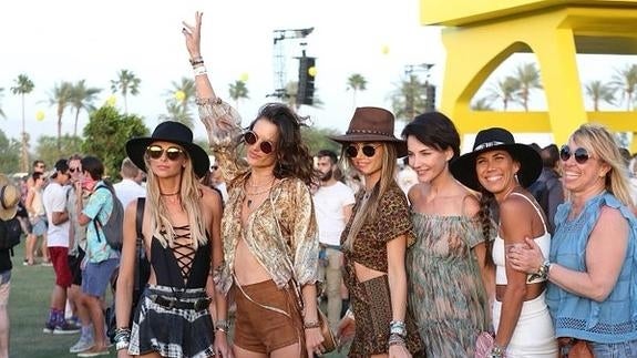 Unas chicas en Coachella.