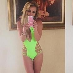 Britney Spears reaparece con cuerpazo y con el ba ador de Borat