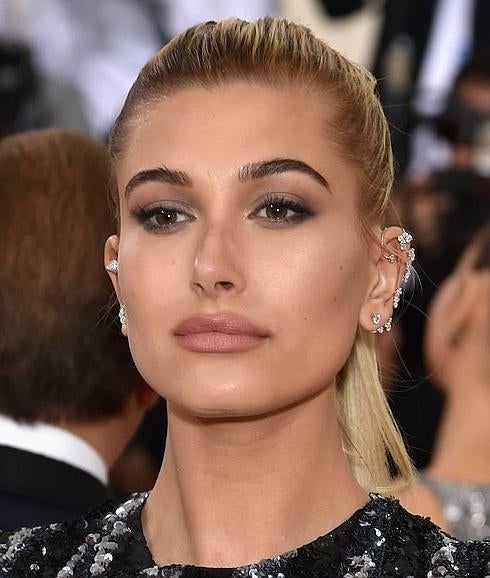 Hailey Baldwin durante la alfombra roja de la Gala Met en 2016. 