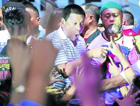 Rodrigo Duterte, en un acto de la campaña electoral celebrado en Manila. 