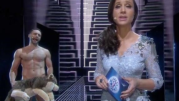 Eurovisión: Måns Zelmerlöw apoya a Bielorrusia y se desnuda en el escenario