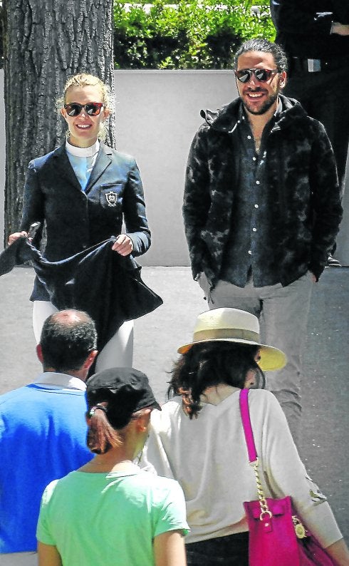 Carlos Torretta acompaña a Marta en el Club de Campo de Madrid, donde la hija de Amancio Ortega competía en una prueba hípica. 