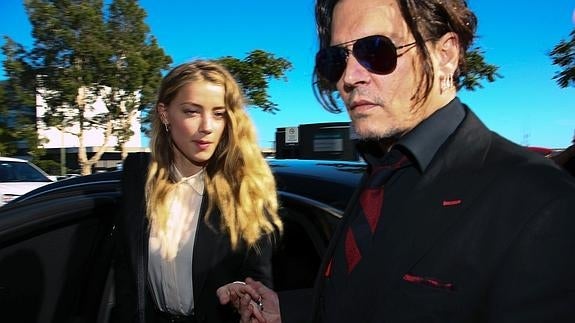 Aamber Heard y Johnny Depp saliendo en un coche el pasado mes de abril. 