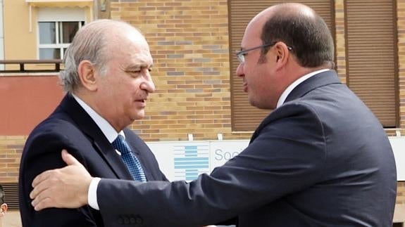 Jorge Fernández Díaz y Pedro Antonio Sánchez, en una imagen de archivo.