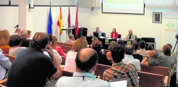 Un momento del Encuentro de Gobernanza y Participación en lo Rural, celebrado en la Facultad de Ciencias del Trabajo de la Universidad de Murcia.