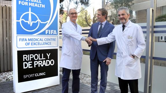 Los doctores Ripoll, van Dijk y De Prado. 