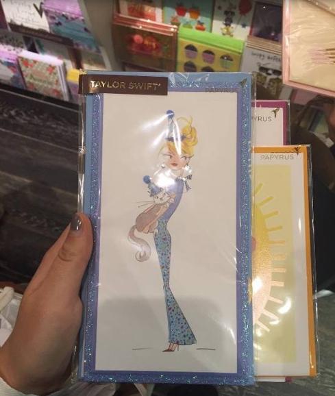 Una de las tarjetas que la cantante ha diseñado para la marca Papyrus. 