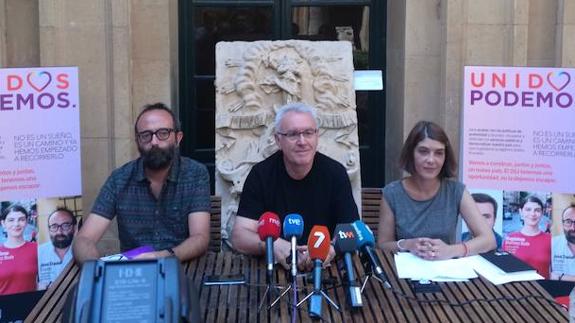 José Daniel Espejo, Cayo Lara y Magdalena Martínez, este jueves, en rueda de prensa. 