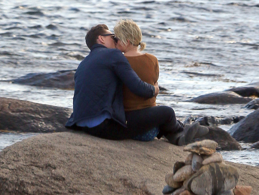 Tom Hiddelston y Taylor Swift pasando una agradable tarde en la playa. 