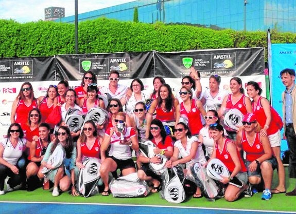 Jugadoras del Himoinsa Aquadelcenter de pádel, campeonas de España aficionadas. 