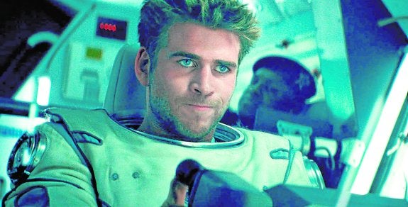El actor Liam Hemsworth, en una escena de la película.