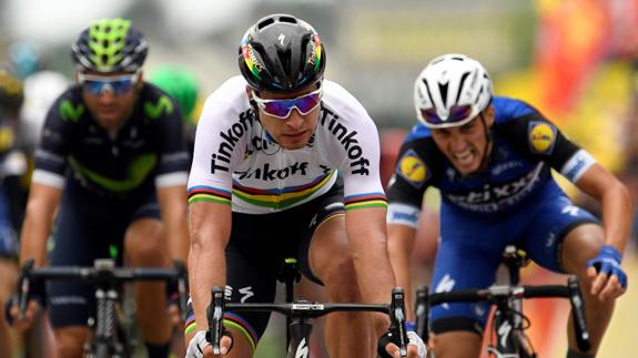 Peter Sagan, Julian Alaphilippe y Alejandro Valverde, justo antes de llegar a meta. 