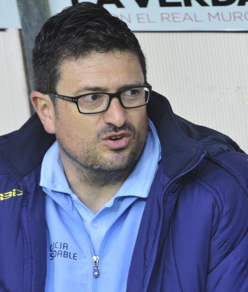 Iñaki Alonso, en el banquillo del Compostela.