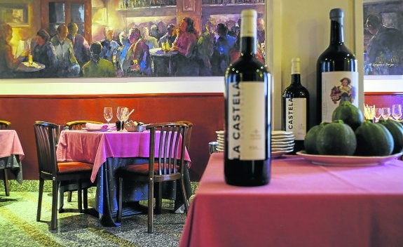 Vista del comedor de La Castela.  Al fondo, la mesa donde se sentó Michelle Obama. 