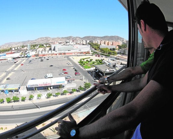 Parking de Mandarache, visto desde una vivienda cercana.