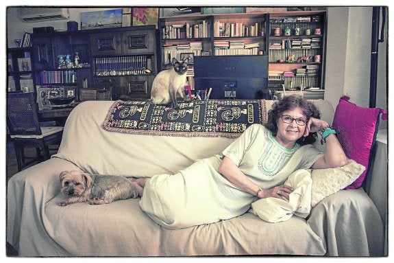 Jeannine Alcaraz, junto a sus animales de compañía. 