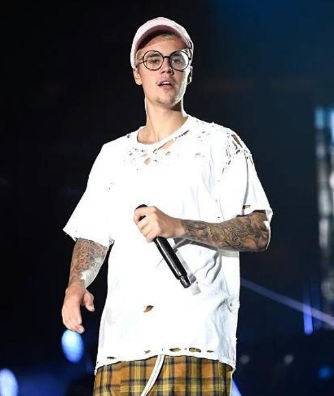 Justin Bieber se disfraza de Harry Potter en un concierto