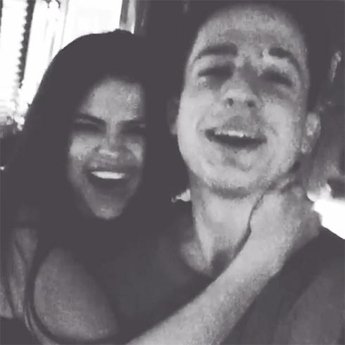 Selena Gomez y Charlie Puth.