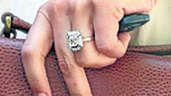 Realizado en oro blanco y diamantes