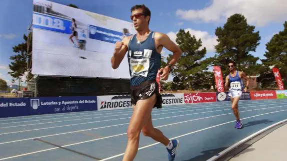 Miguel Ángel López, en la prueba de 10.000 metros marcha.