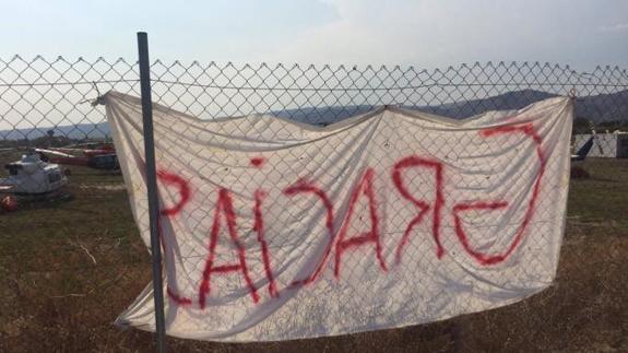 Así agradecen los castellonenses a los bomberos su trabajo en el incendio de Artana