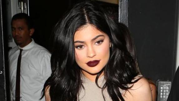 Kylie Jenner se hace un tatuaje en el culo y publica el vídeo del proceso