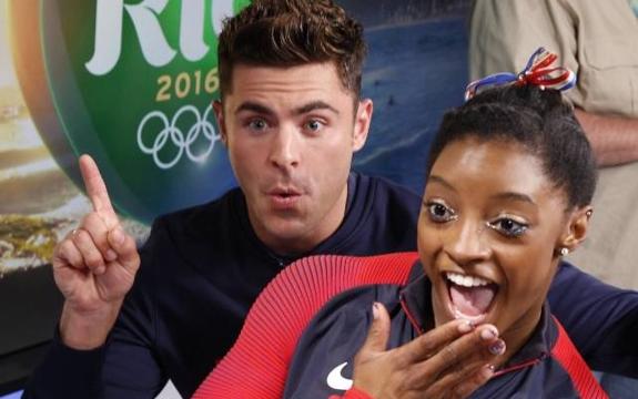 Zac Eron felicitó personalmente a la gimnasta olímpica Simone Biles en los Juegos de Río. 