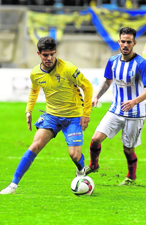 Alberto Quintana, en un partido con el Cádiz.