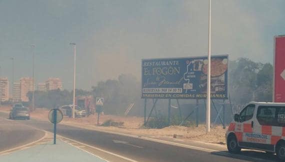 Incendio cerca del puente del Estacio. 