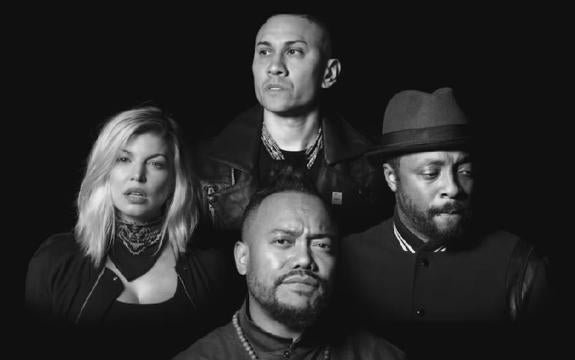 Los Black Eyed Peas en su nuevo vídeo para 'Where is the love?'. 