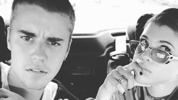 Justin Bieber y Sofia Richie se hacen el mismo tatuaje