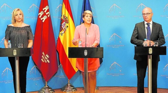 Violante Tomás, Noelia Arroyo y Juan Hernández, en la rueda de prensa tras el Consejo.