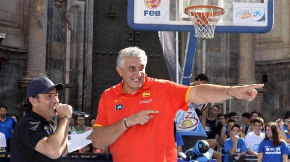 Fernando Romay, en la mañana de este sábado, en la Plaza Belluga.