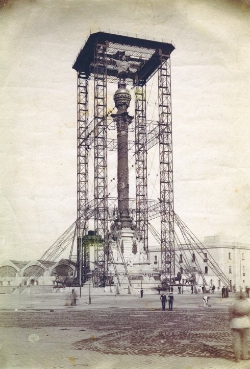 Montaje de la estatua de Colón en Barcelona en 1888. 